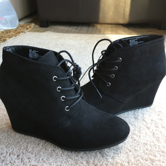 Arizona memory foam black booties! - Picture 8 of 8